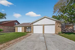 5718 Longforest Dr, Houston, TX 77088 - Photo 2