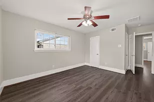 9623 Meadowglen Ln, Houston, TX 77063 - Photo 20