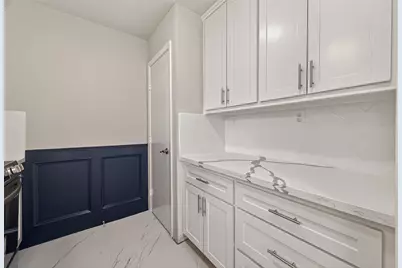 9623 Meadowglen Lane, Houston, TX 77063 - Photo 10
