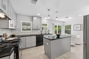 4017 Woodfin St, Houston, TX 77025 - Photo 8