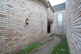 425 E Fair Harbor Ln, Houston, TX 77079 - Photo 4