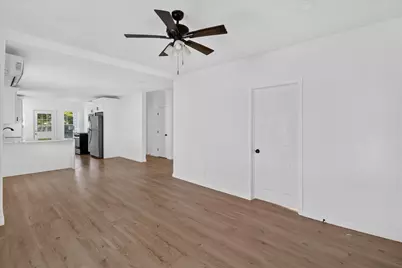 320 E Murrill Street, Baytown, TX 77520 - Photo 10