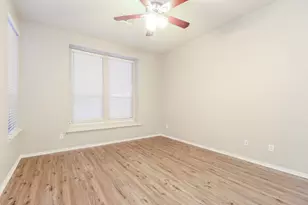 2307 Jefferson Crossing Dr, Conroe, TX 77304 - Photo 10