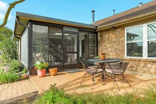 707 W Peach Hollow Cir, Pearland, TX 77584 - Photo 4