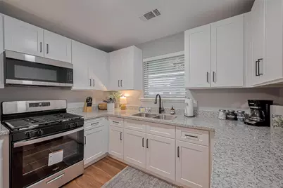 2218 Silverbonnet Street, Houston, TX 77055 - Photo 38