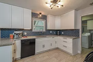 310 Prince of Wales St, Conroe, TX 77304 - Photo 6
