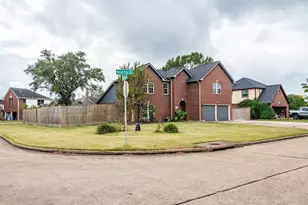 3401 Wood Fox Dr, Alvin, TX 77511 - Photo 1