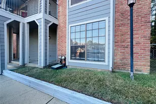 2402 Sycamore Ave, Huntsville, TX 77340 - Photo 2