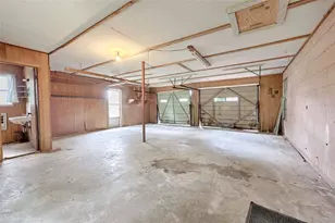 200 Young St, Hallettsville, TX 77964 - Photo 22