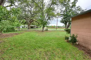 200 Young St, Hallettsville, TX 77964 - Photo 30