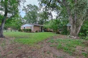 200 Young St, Hallettsville, TX 77964 - Photo 30
