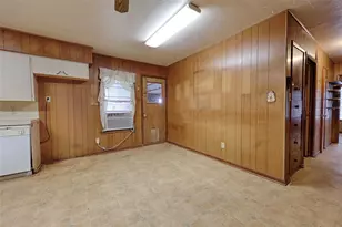 200 Young St, Hallettsville, TX 77964 - Photo 8