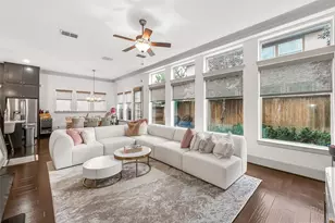 6703 Saxton Manor St, Houston, TX 77055 - Photo 10