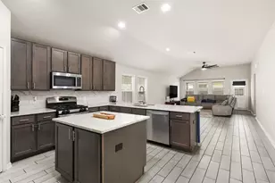 2214 Sand Lily Dr, Texas City, TX 77568 - Photo 6