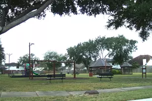 8978 Dawnridge Dr, Houston, TX 77071 - Photo 2