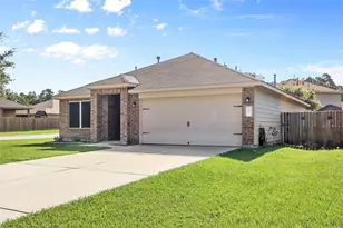 317 Falling Pine Dr, Conroe, TX 77304 - Photo 2