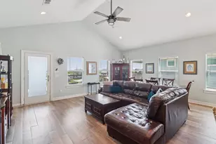 989 Meynig Dr, Crystal Beach, TX 77650 - Photo 4