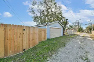624 15th Ave N, Texas City, TX 77590 - Photo 24
