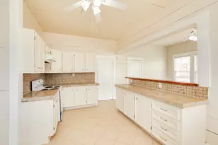 331 W Broad St, Freeport, TX 77541 - Photo 12