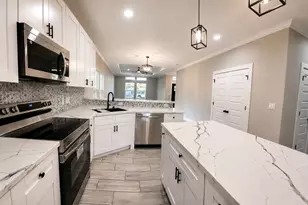 1409 N Ave S, Freeport, TX 77541 - Photo 4