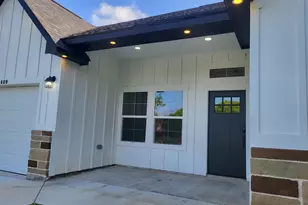 1409 N Ave S, Freeport, TX 77541 - Photo 2