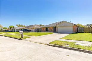 1703 Packsaddle Ln, Baytown, TX 77521 - Photo 4