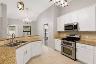 8022 N Tarrytown Crossing Dr, Conroe, TX 77304 - Photo 16