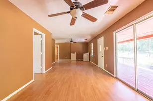 230 Deane Dr, Livingston, TX 77351 - Photo 12
