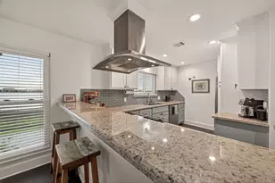 9 N White Heron Dr, La Marque, TX 77568 - Photo 14