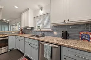 9 N White Heron Dr, La Marque, TX 77568 - Photo 12