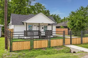 428 Neyland St, Houston, TX 77022 - Photo 2