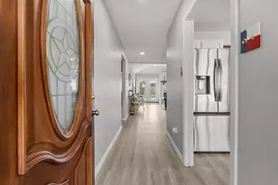 419 Forest Hills Dr, League City, TX 77573 - Photo 2