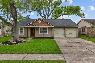 419 Forest Hills Dr, League City, TX 77573 - Photo 1