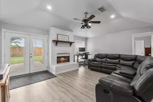 419 Forest Hills Dr, League City, TX 77573 - Photo 8