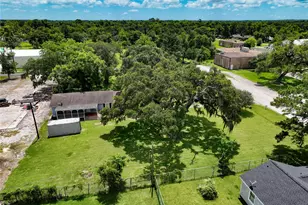 444 E Clay St, West Columbia, TX 77486 - Photo 10