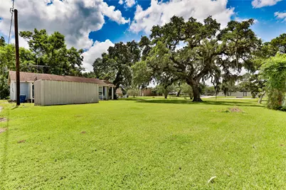444 E Clay Street, West Columbia, TX 77486 - Photo 6
