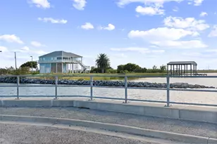 1682 Hamilton Ave, Gilchrist, TX 77617 - Photo 32