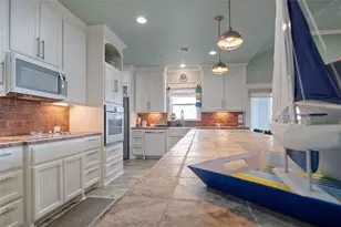 1682 Hamilton Ave, Gilchrist, TX 77617 - Photo 14