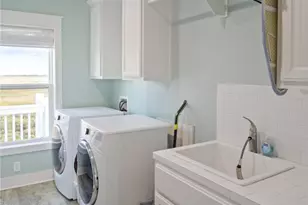 1682 Hamilton Ave, Gilchrist, TX 77617 - Photo 30