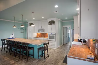 1682 Hamilton Avenue, Gilchrist, TX 77617 - Photo 12