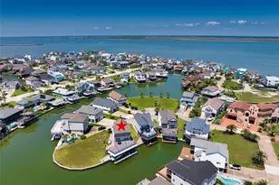 543 Sunset Cir, Galveston, TX 77554 - Photo 2