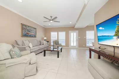 543 Sunset Circle, Galveston, TX 77554 - Photo 10