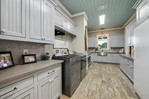 1255 Bronco Trail, Angleton, TX 77515 - Photo 24