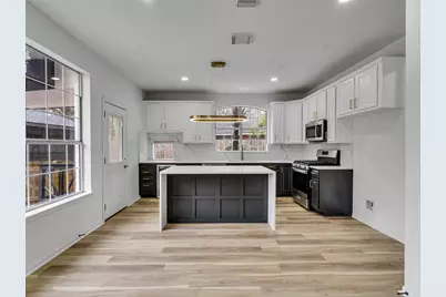 138 N Dreamweaver Circle, The Woodlands, TX 77380 - Photo 8