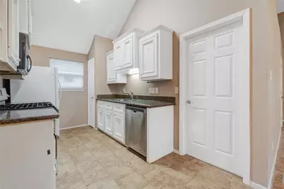 17018 Dusty Mill Drive W, Sugar Land, TX 77498 - Photo 4