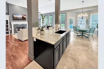 78 E Stockbridge Landing Circle, The Woodlands, TX 77382 - Photo 4