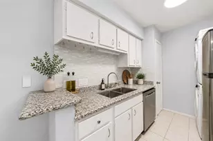 2100 Wilcrest Dr, Houston, TX 77042 - Photo 4