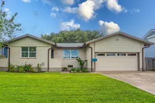 4110 Ave Q 1/2, Galveston, TX 77550 - Photo 2