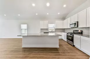 3014 King Oaks St, Baytown, TX 77251 - Photo 8