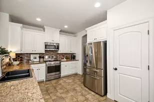 235 Wentworth Dr, West Columbia, TX 77486 - Photo 4